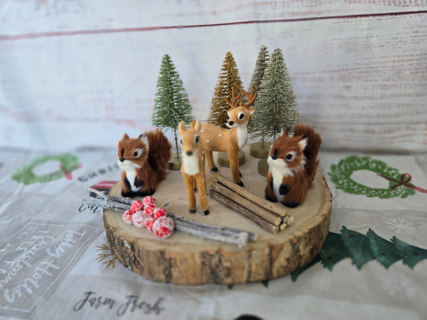 Woodland Theme Christmas Scenery – Felt Animals & Rustic Holiday Display