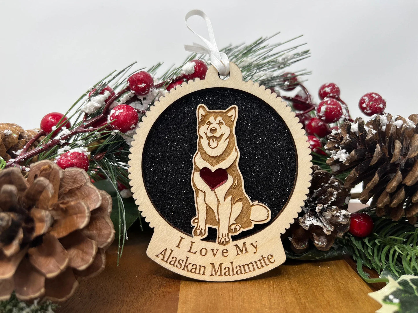 Love My Alaskan Malamute β Laser Engraved Round Wooden Ornament