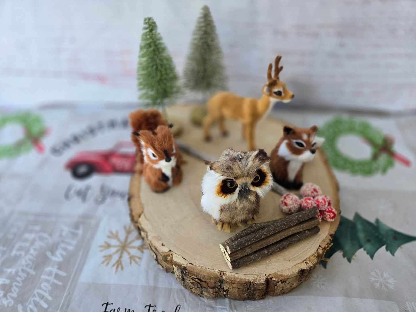 Woodland Theme Christmas Scenery – Felt Animals & Rustic Holiday Display