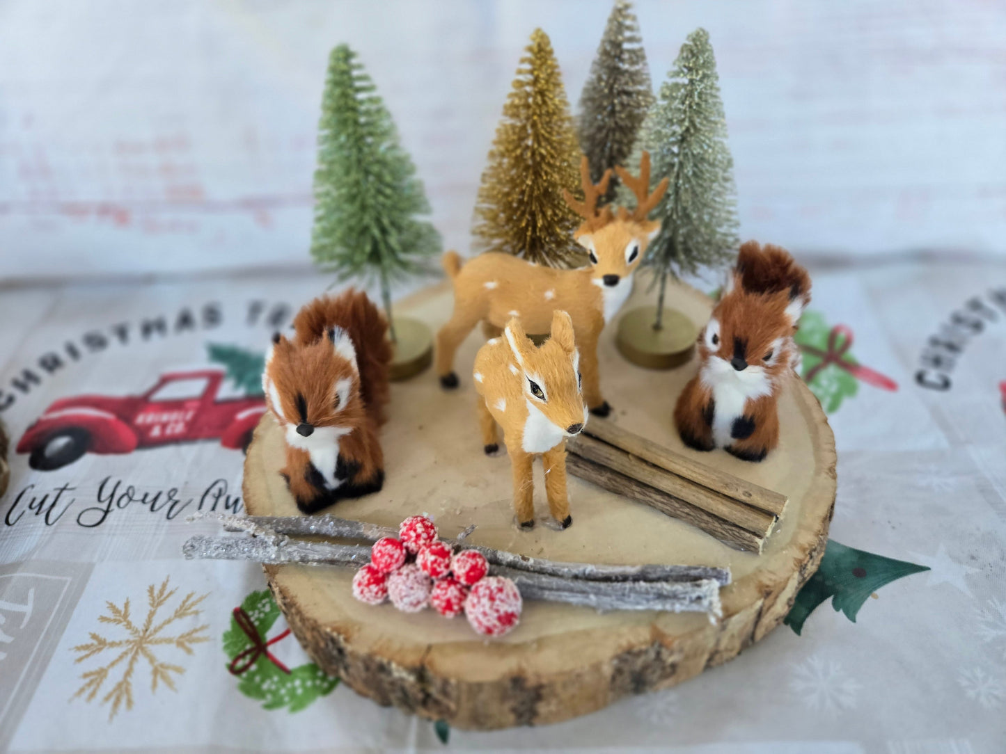 Woodland Theme Christmas Scenery – Felt Animals & Rustic Holiday Display